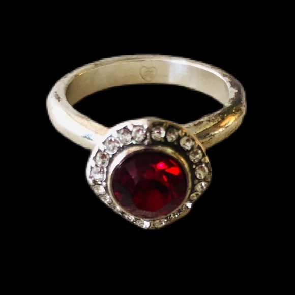 Brighton ruby ring with crystals around the ring. Excellent condition. Size 7.5 - Picture 4 of 7